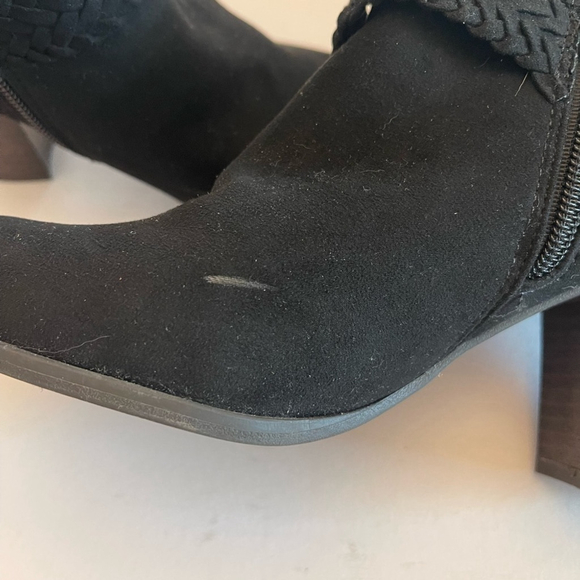 Fergalicious Women’s Black Capital Suede Ankle Boots Tassle Side Zip Size 8.5 - Picture 10 of 10